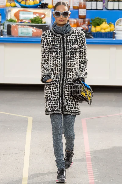 Look 15